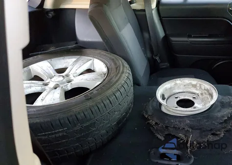 2014 Jeep Compass Sport из США, поврежденный, VIN 1C4NJDBB1ED592887